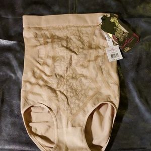 Smooth forms Shapewear